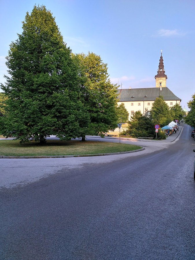 Klasztor Misjonarzy Oblatów Maryi Niepokalanej- Sanktuarium Relikwii Drzewa Krzyża Świętego