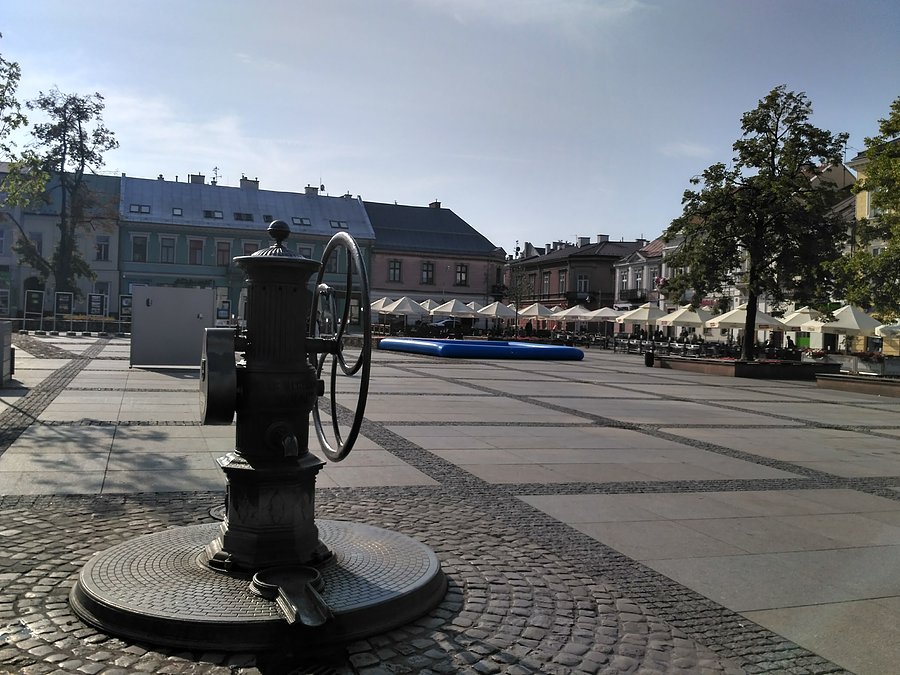 Przy pompie na Kieleckim rynku