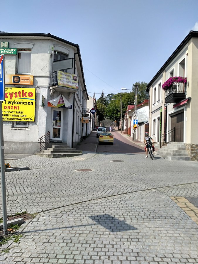 W kierunku kościoła w Małogoszczy
