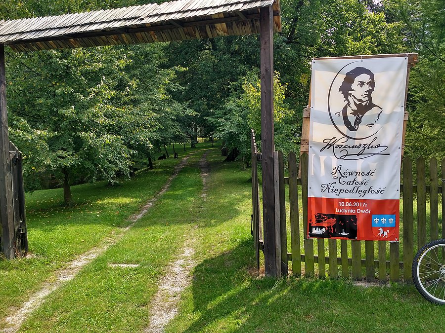 Gdzieś tam jest pałac w Ludynii