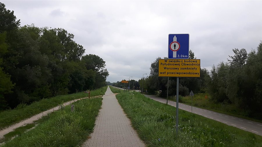 Droga na wale wiślanym - informacja od strony północnej