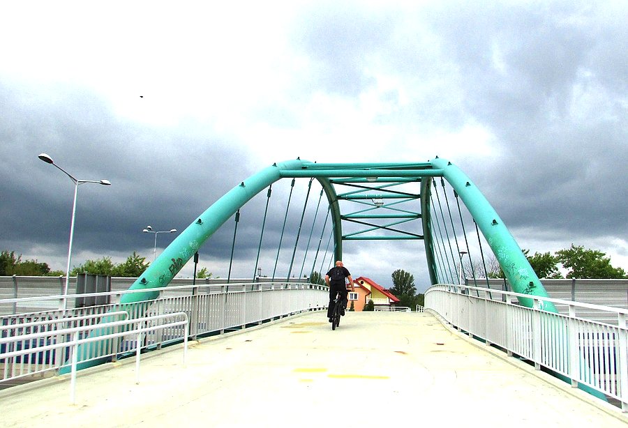 Kładka rowerowa nad Trasą Toruńską
