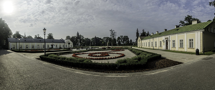 Zespół pałacowo-parkowy w Końskich