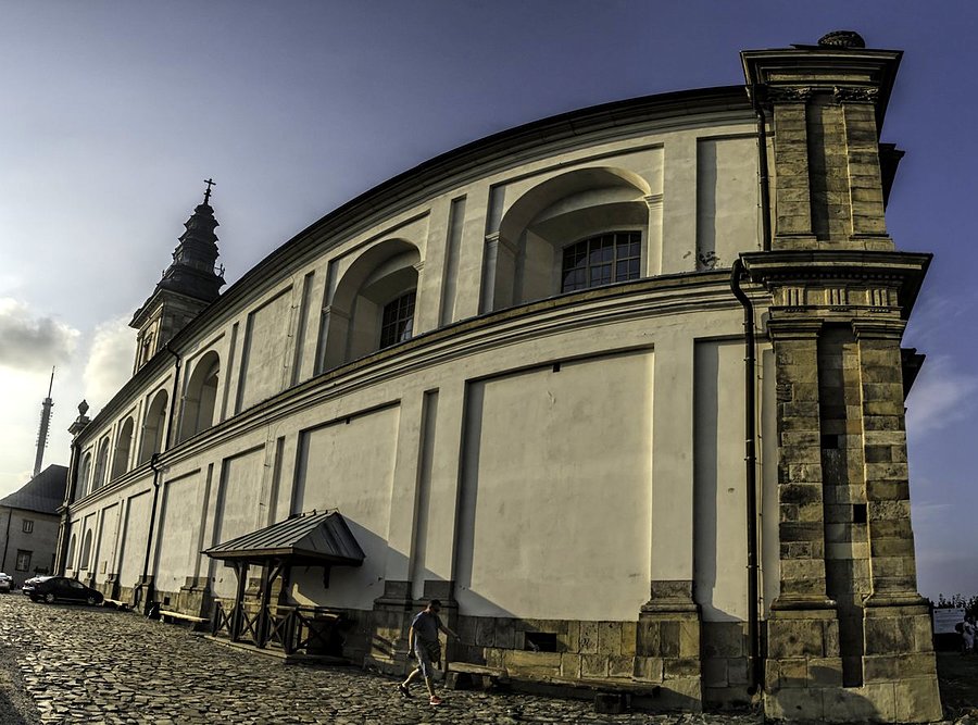 Klasztor Misjonarzy Oblatów Maryi Niepokalanej - Sanktuarium Relikwii Drzewa Krzyża Świętego