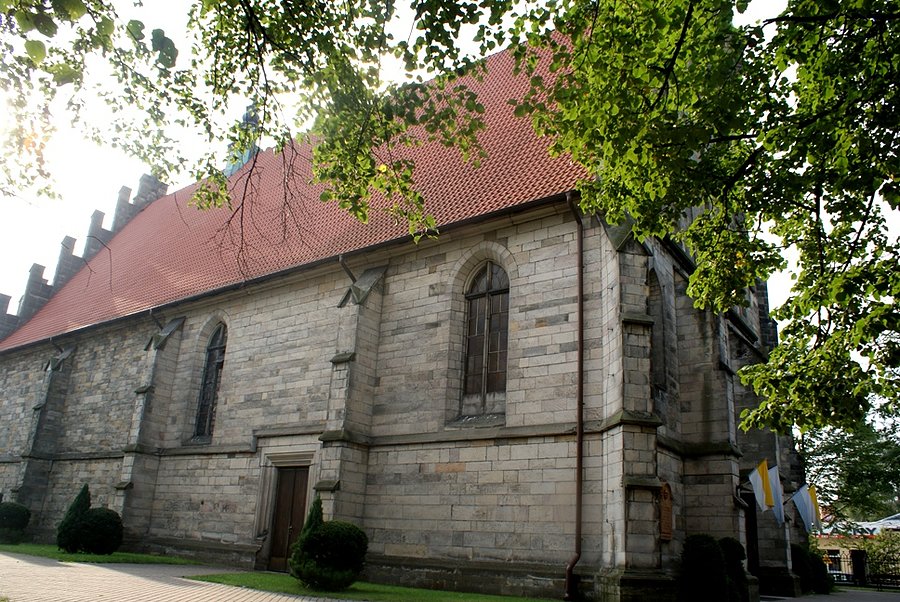 Przy kościele św. Michała w Końskich