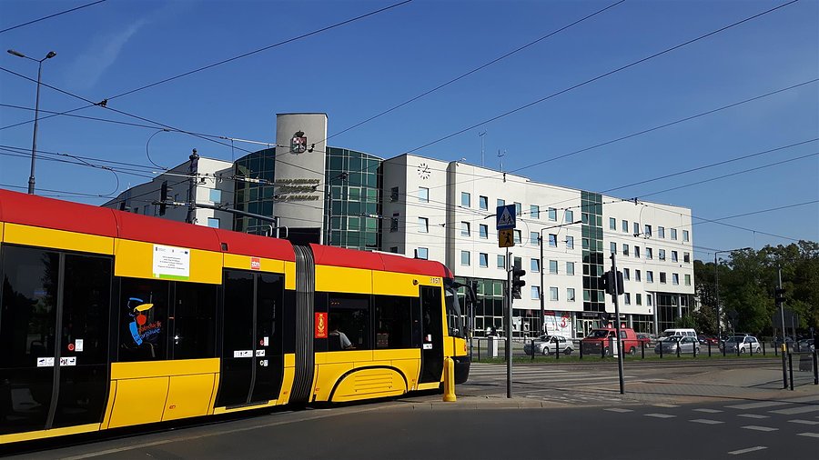 Kontrola czasu na Bemowie plus tramwaj w kadrze