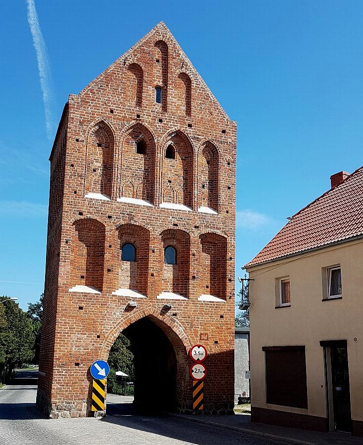 Lipiany (niem.Lippehne) Brama Myśliborska (Mostowa) z pocz. XV w