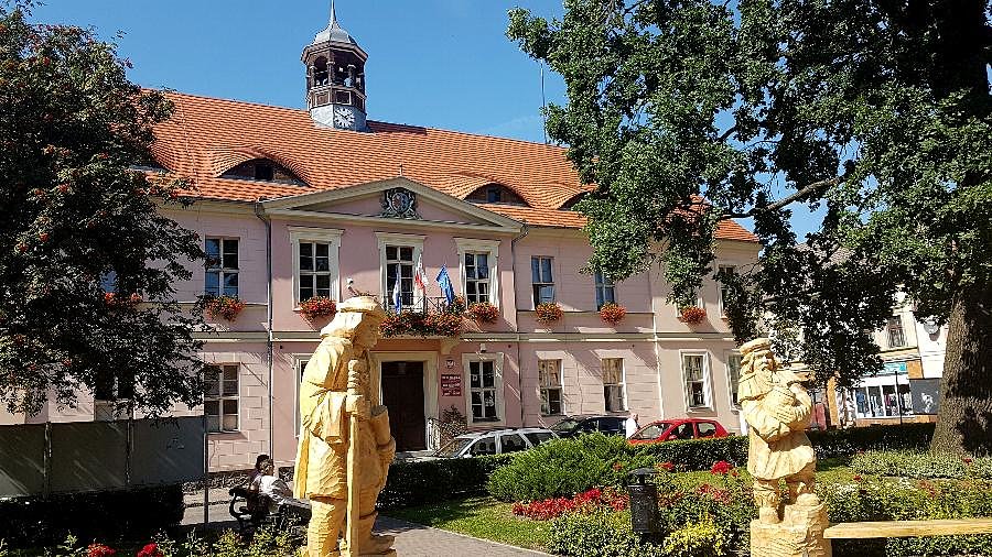 Lipiany (niem.Lippehne) Ratusz barokowo – klasycystyczny z 2 poł. XVIII w