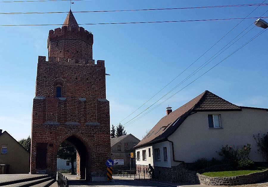 Lipiany (niem.Lippehne) Brama Pyrzycka z pocz. XV w