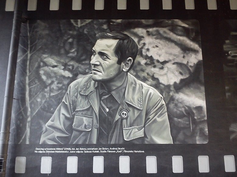 Mural ze sceną filmu "Dancing w kwaterze Hitlera " - Maklakiewicz