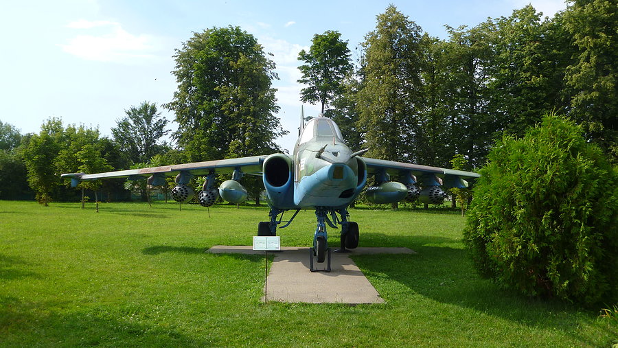 Na pomnikach wciąż militaria Su25