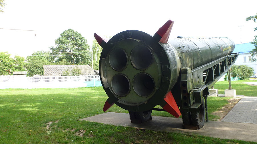 Na pomnikach wciąż militaria R12 Moskwa-Waszyngton
