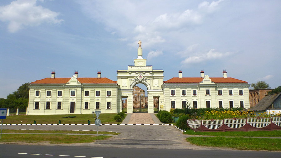 Pałac Sapiechów w Różanie