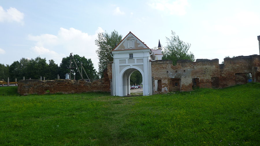 Bereza Kartuska brama widziana z dziedzińca