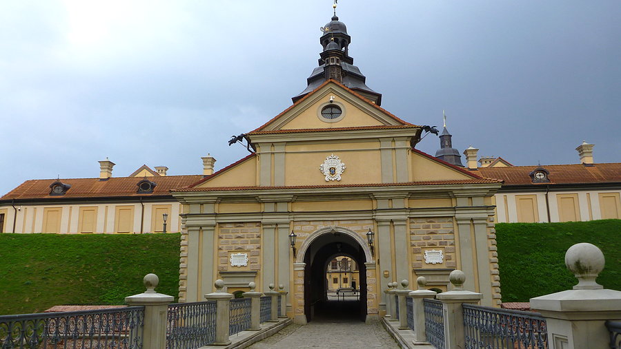 Brama do Nieświeżańskiego zamku