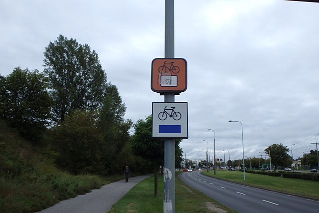 Toruńska część szlaku prowadziła ścieżkami chodnikowymi i ...