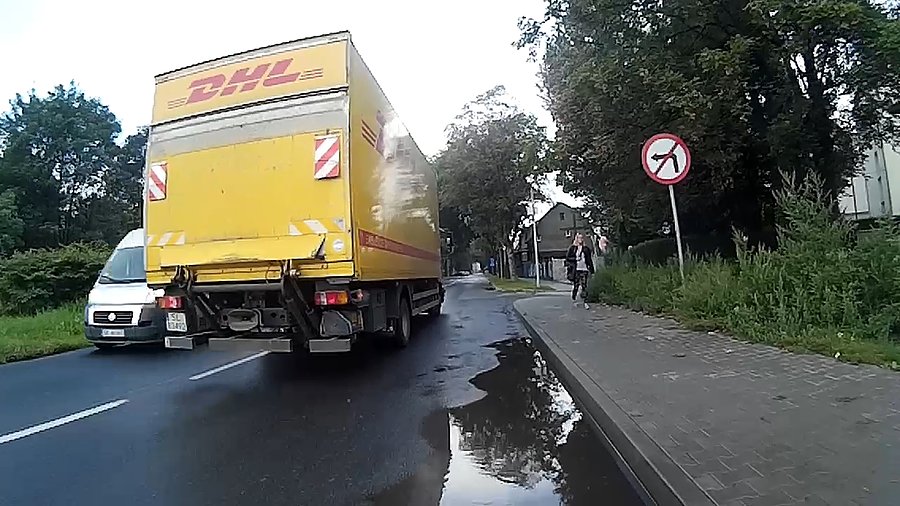 Dupek z DHLa