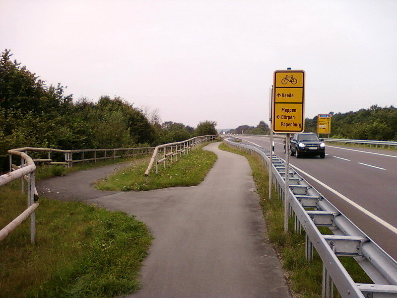 Drogowskaz i zjazd
