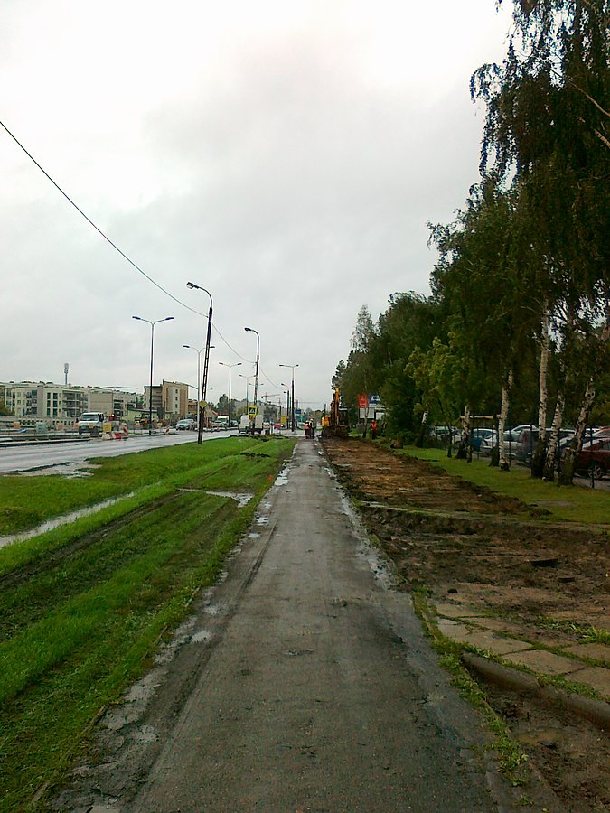 Poprawianie chodnika przy Lazurowej, a co będzie obok? Czyżby ...?