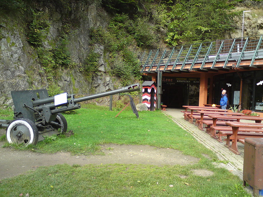 Wejście do sztolni walimskich