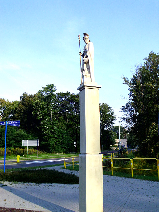 Figura Świętego Floriana - patrona Chorzowa przy rondzie świętego Floriana u zbiegu ulic Raciborskiej, Nomiarki i 75 Pułku Piechoty