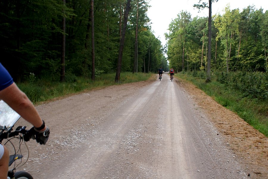 Autostradą w stronę bunkrów w Skrzynkach