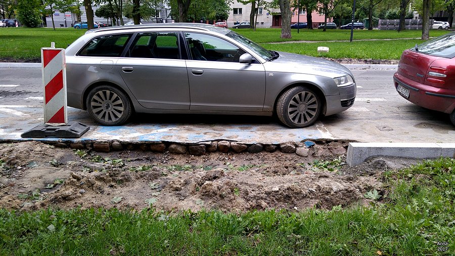 Al. Wojska Polskiego. No kto by przypuszczał, że tak wygląda "od spodu" :)