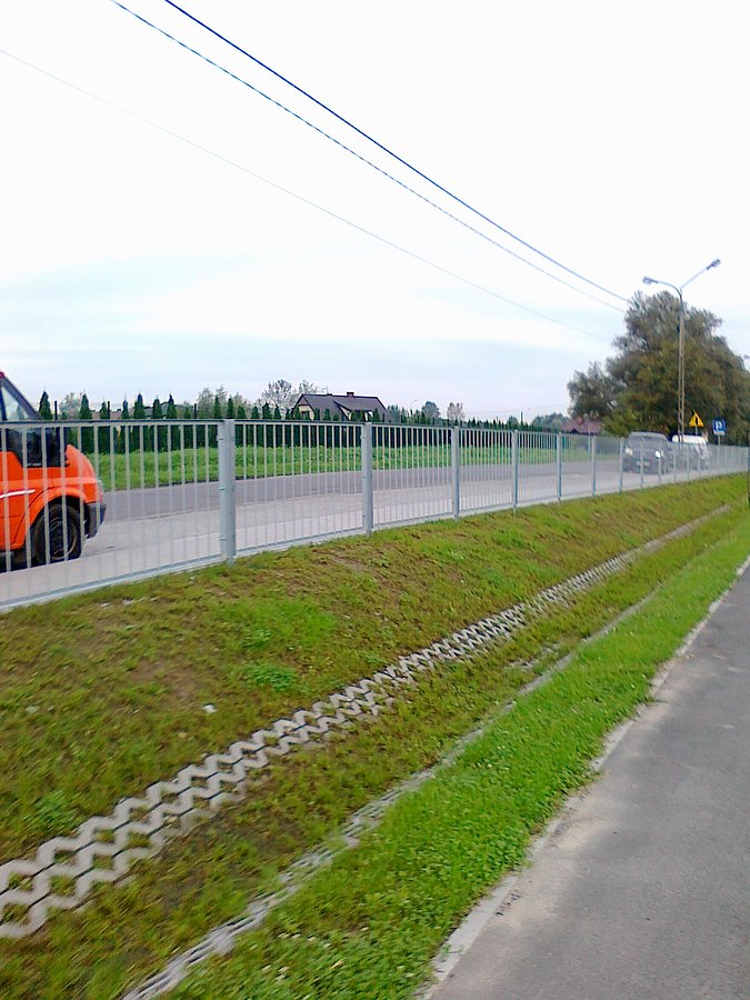 Nowy płotek wzdłuż mojej ulubionej ddr