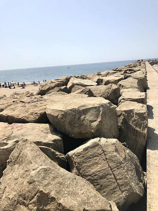 Plaża bardzo kamienista