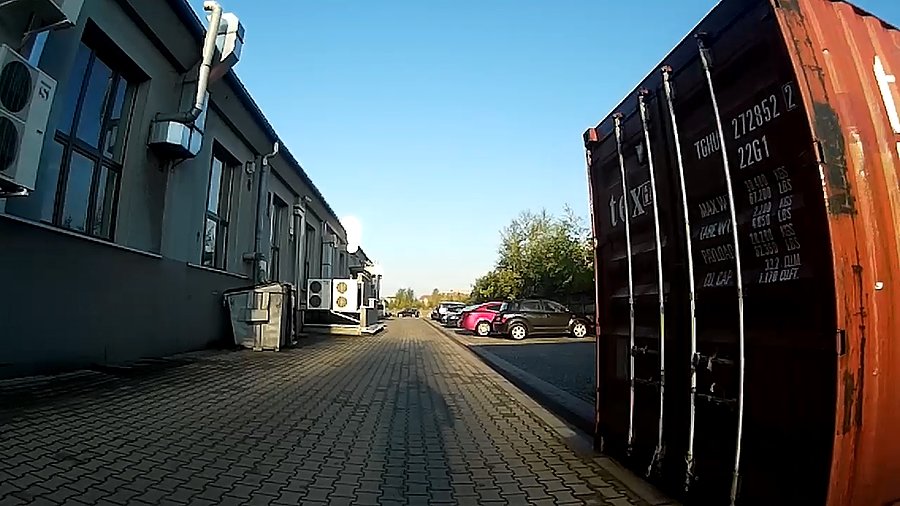 Na parkingu firmowym