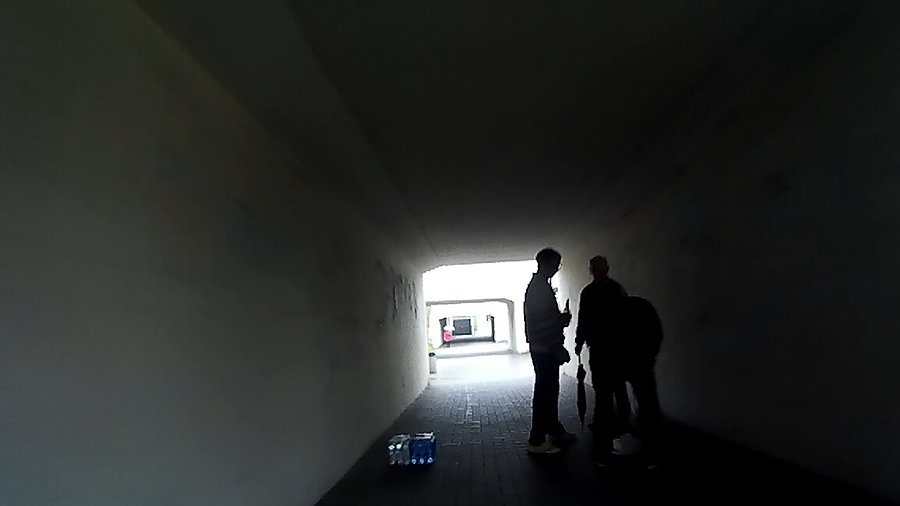 Woń piwa zabijała, zastanawia mnie tylko po diabła im ta woda w butelkach, chyba dla odwrócenia uwagi ;)
