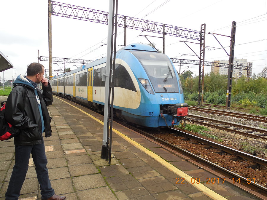 14WE wjeżdża na stację Chorzów Miasto