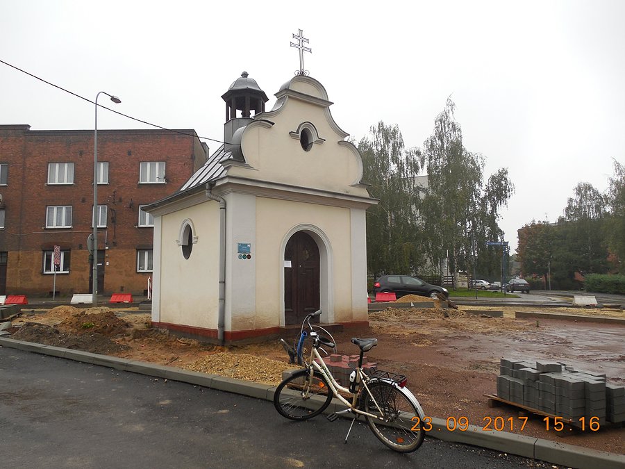 Kapliczka pod wezwaniem Podwyższenia Krzyża Świętego na placu Piastowskim w Chorzowie Starym