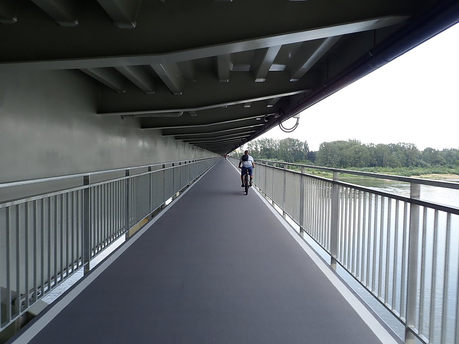 Warszawa. Most Łazienkowski - droga dla rowerów