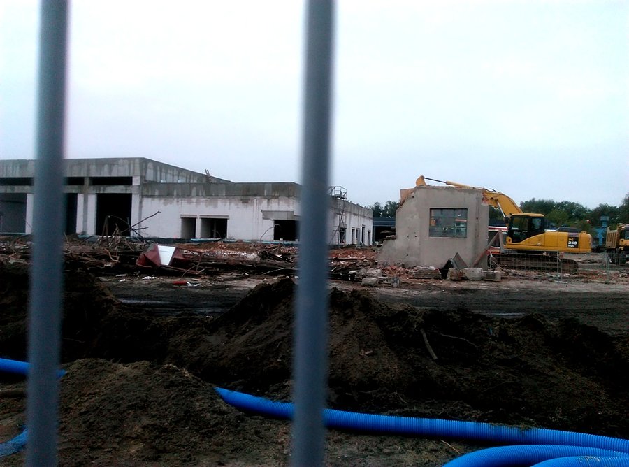 Stare budynki wyburzają - nowa baza MZK