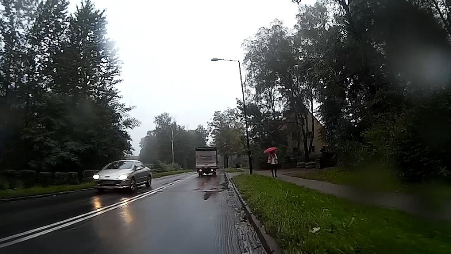 No i pada deszcz, dawno go nie było