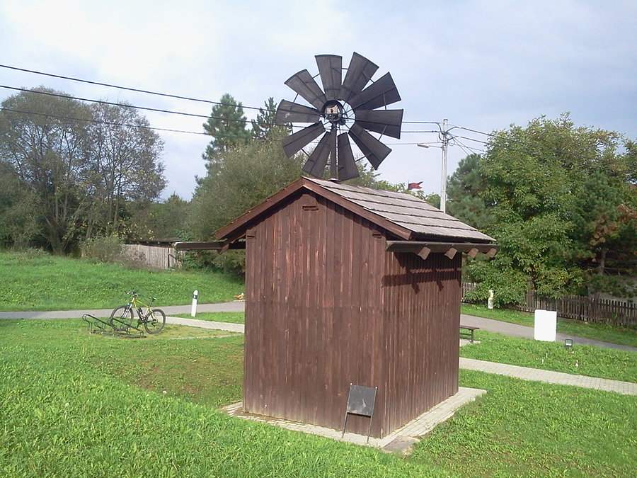 Młynek wiatrowy (powieterniok) w Bruzowicach