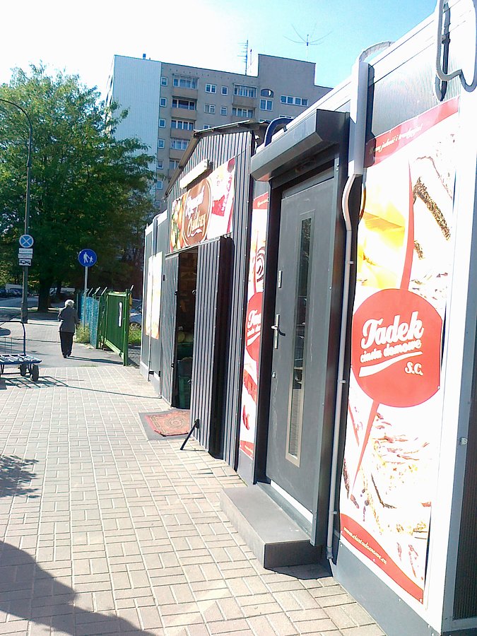 Tyle zostało z bazarku na Górczewskiej. Podobno mają za to klimatyzacje