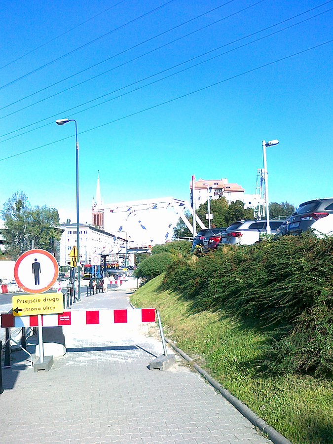 Jest już jedno przęsło wiaduktu nad Wolską