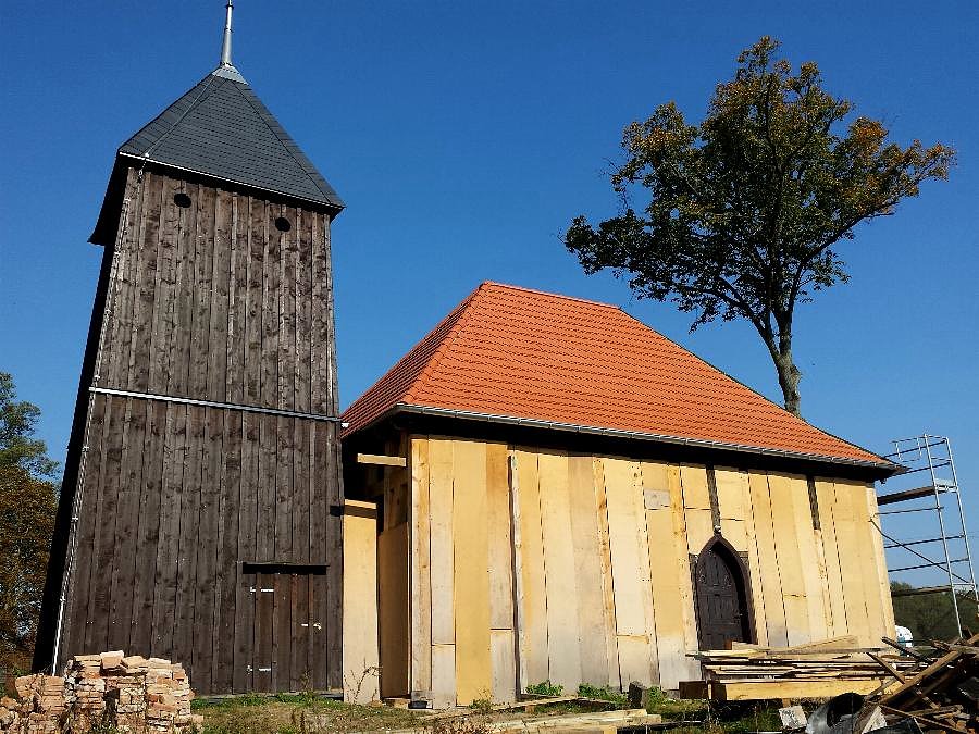 Podańsko (niem.Puddenzig) Remontowany kościół filialny p.w. św. Stanisława Kostki z XVIII w