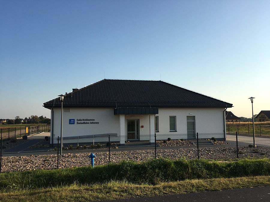 Nowy kościół w regionie :-) Sala Królestwa Świadków Jehowy / Dębe