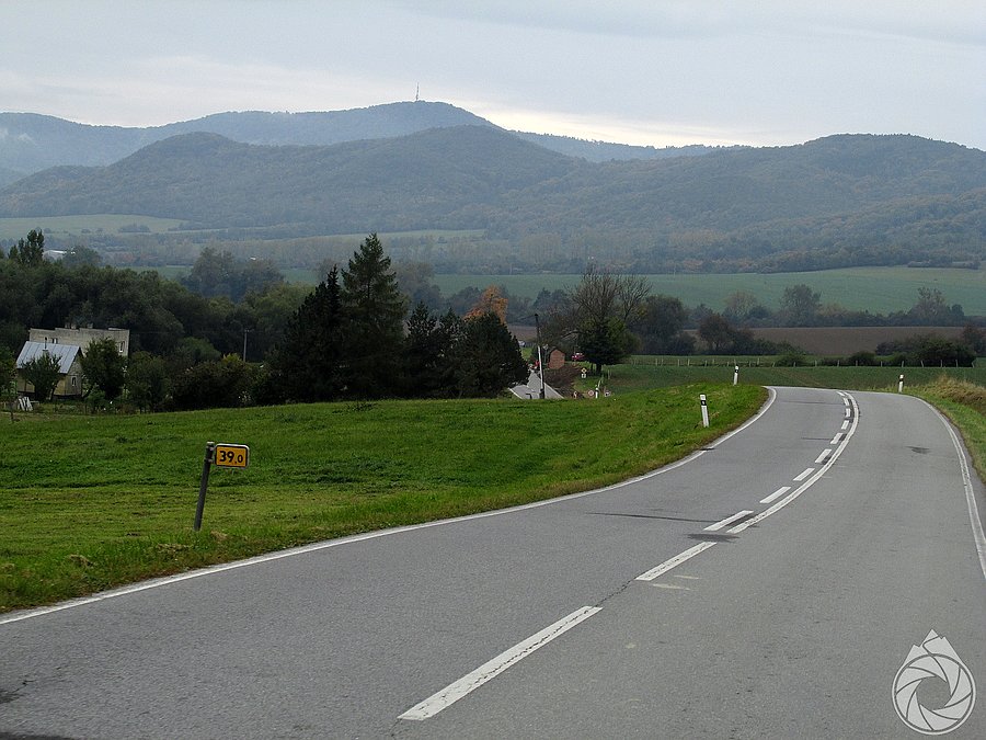 Z Chmel'ovej do Bardejova, pod górami