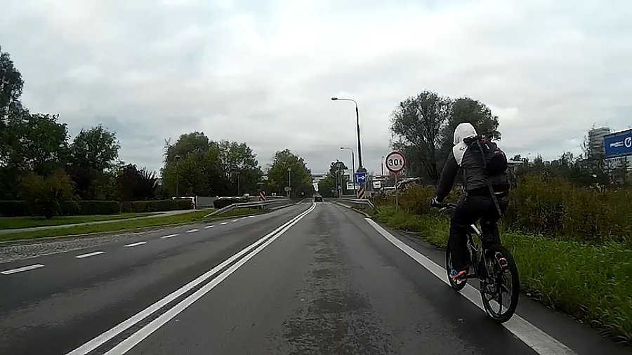 Dogoniłem go bez większego problemu... pomimo tego, że kondycja w lesie
