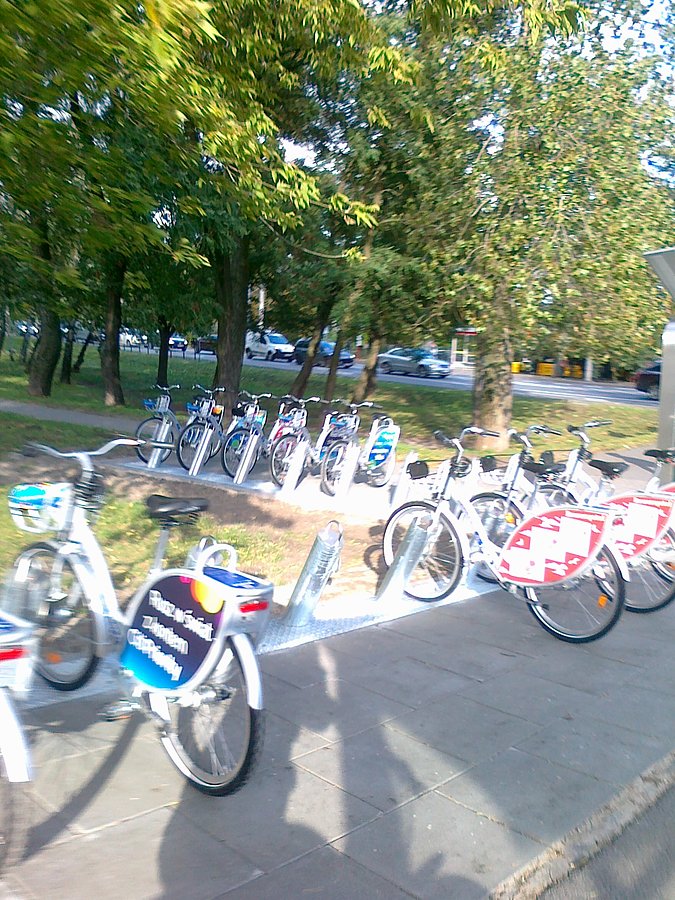 Kolejna nowa stacja rowerowa, tym razem przy Kocjana róg Lazurowej ( a może to już Kaliskiego)