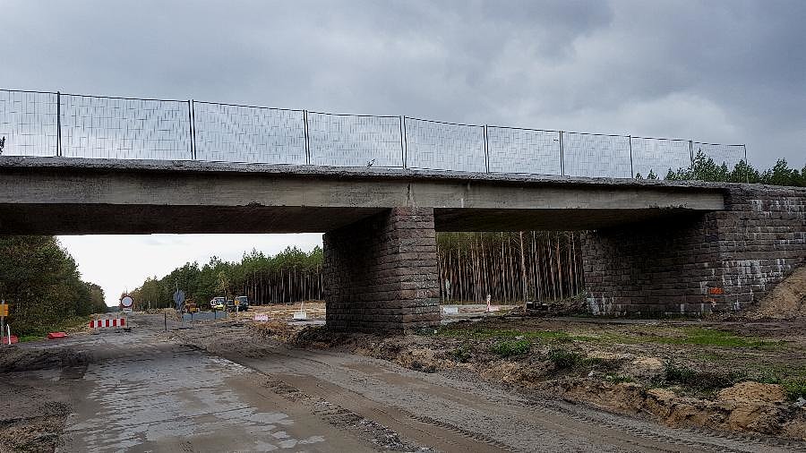 Remontowany wiaduk w okolicy Strumian