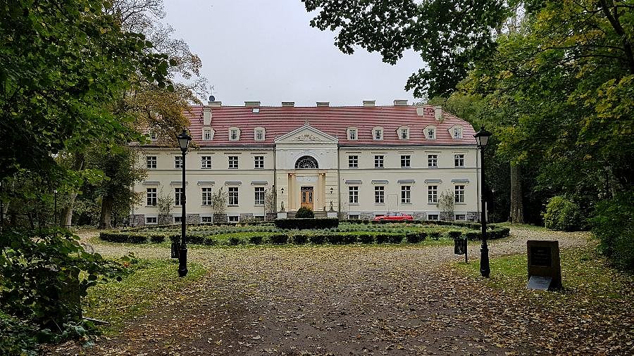 Przelewice (niem. Prillwitz) Pałac z 1. poł. XIX w