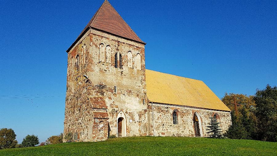 Stare Chrapowo (niem.Alt Grape) Kościół filialny p.w. Podwyższenia Krzyża Świętego z XV/XVI w