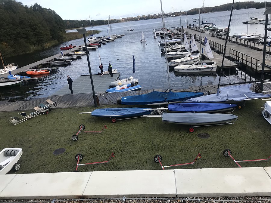 Marina nad jeziorem Krzywym