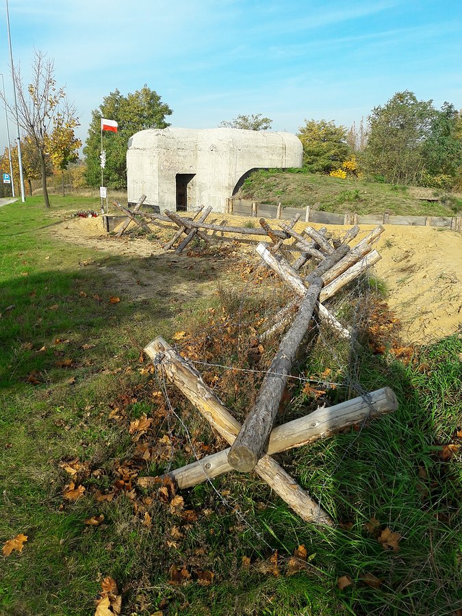 Schron na wzgórzu 296,6 II