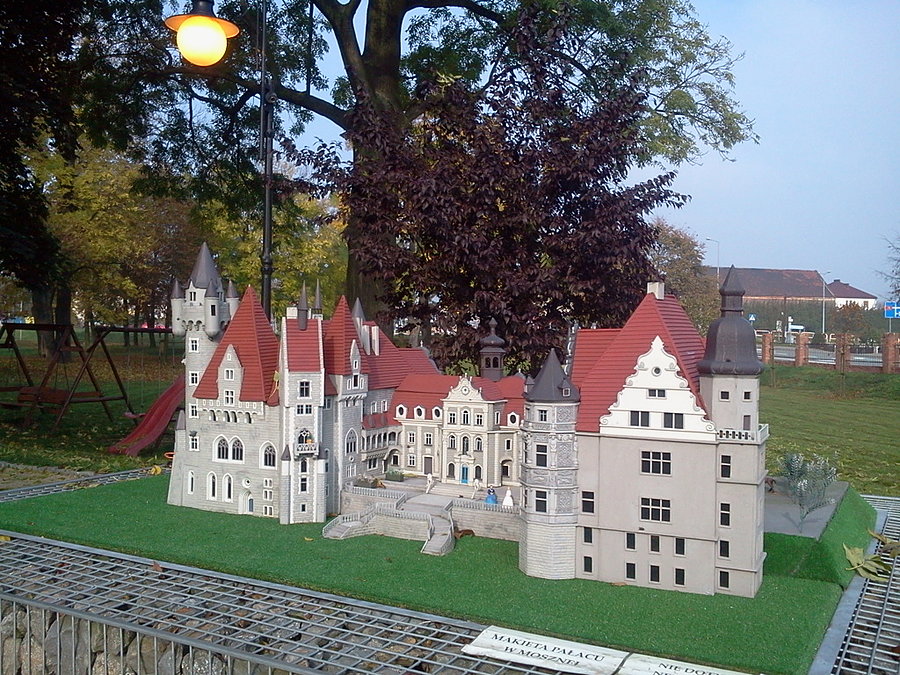 Miniatura pałacu w Mosznej